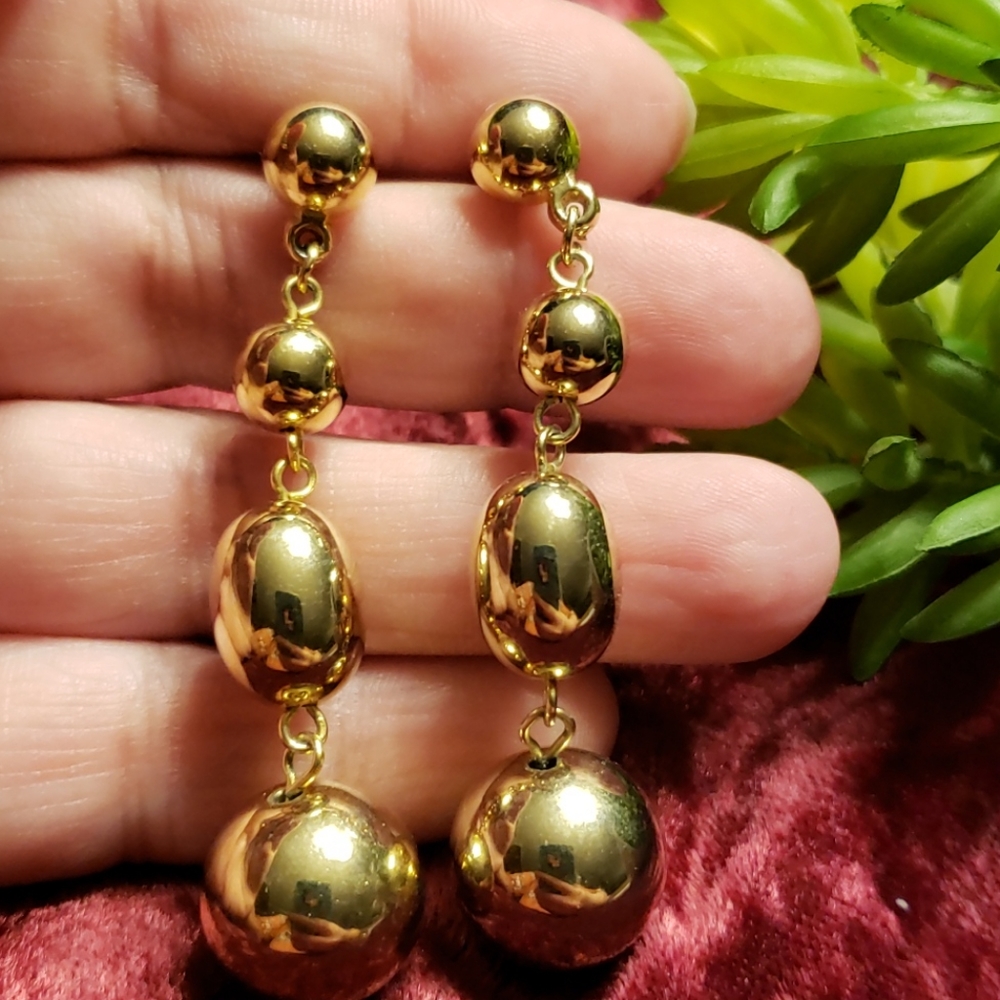 Vtg Shiny Graduated Golden Metal Bead Earrings - Picture 7 of 8